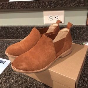 NWOT Clarks Booties Size 6